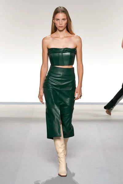 Look 14